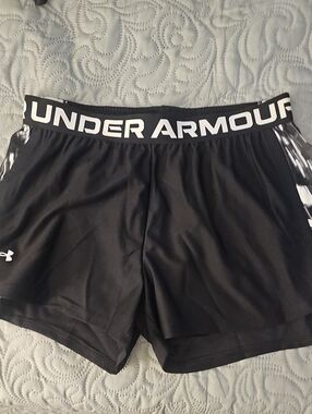 Under Armour Black Women's Athletic Shorts w/ Branded Waistband and Side Inserts